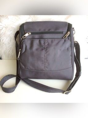 Travelon Anti-theft Travel Crossbody Approx 10”x11”x3.5”